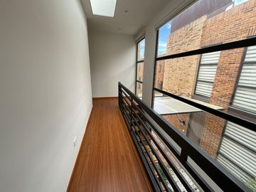 Casa en venta de 3 habitaciones con patio en Chía, Tiquiza.