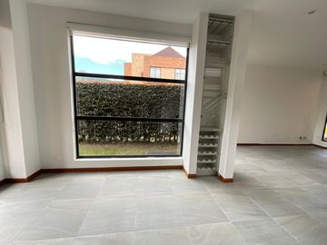 Casa en venta de 3 habitaciones con patio en Chía, Tiquiza.