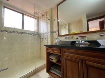 Casa en venta de 4 habitaciones con jardín en Chía, LA BALSA.