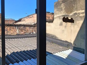 Casa en venta de 6 habitaciones con terraza en Bogotá, Bella vista Noroccidental.