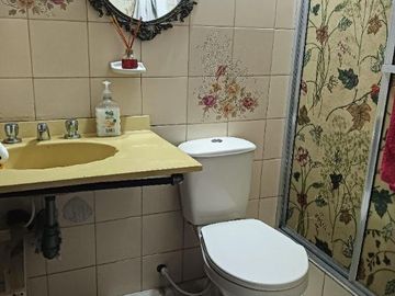 Casa en venta de 6 habitaciones con terraza en Bogotá, Bella vista Noroccidental.
