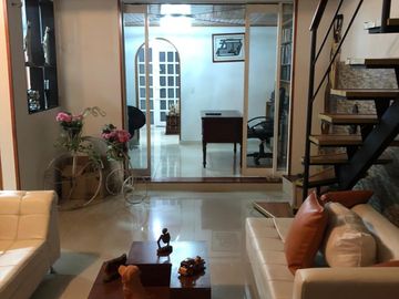 Casa en venta de 5 habitaciones en Bogotá, Modelia.