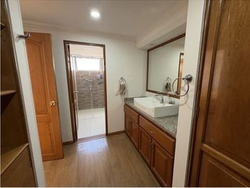 Apartamento en venta de 3 habitaciones en Bogotá, Santa Bárbara.