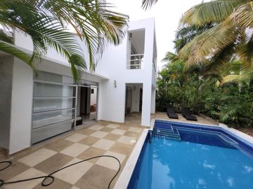 Casa en venta de 3 habitaciones con balcón en Ricaurte, Ricaurte.
