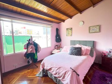 Casa en venta de 6 habitaciones con jardín en Bogotá, Nicolás de Federman.
