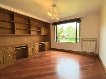 Casa en venta de 4 habitaciones con terraza en Bogotá, Guaymaral.