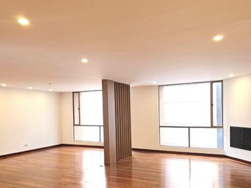 Apartamento en venta de 3 habitaciones en Bogotá, Santa Bárbara.