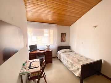 Casa en venta de 4 habitaciones en Bogotá, Cedro Golf.