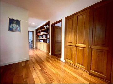 Apartamento en venta de 3 habitaciones con terraza en Bogotá, Chicó.