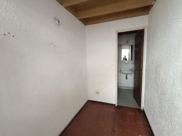 Casa en venta de 3 habitaciones con jardín en Bogotá, Villa Magdala.