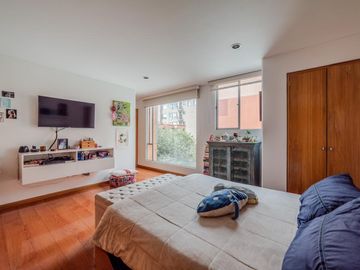 Apartamento en venta de 3 habitaciones con balcón en Bogotá, San Patricio.