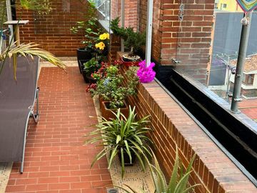 Apartamento en venta de 3 habitaciones con terraza en Bogotá, San Patricio.