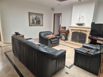 Casa en venta de 3 habitaciones con jardín en Bogotá, Santa Bárbara.