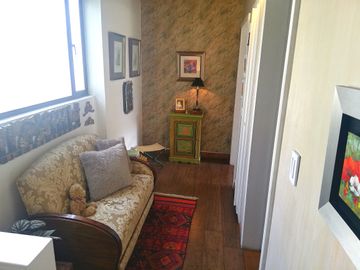 Apartamento en venta de 2 habitaciones con terraza en Bogotá, Santa Bárbara Central.