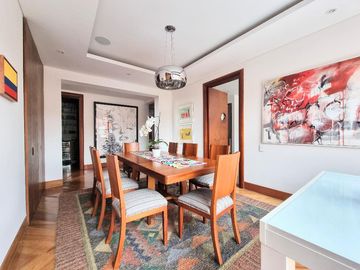 Apartamento en venta de 4 habitaciones con balcón en Bogotá, Chicó Navarra.