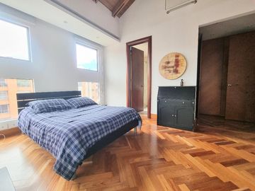 Apartamento en venta de 4 habitaciones con balcón en Bogotá, Chicó Navarra.