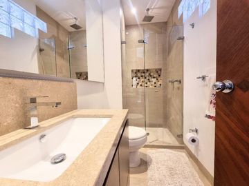 Apartamento en venta de 4 habitaciones con balcón en Bogotá, Chicó Navarra.
