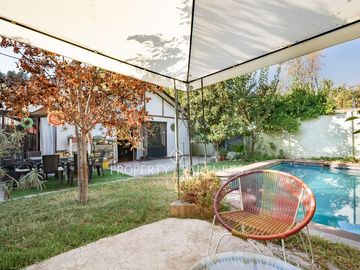 Venta de Casa de un piso en condominio con seguridad 24/7 y amplio terreno, Peñalolén