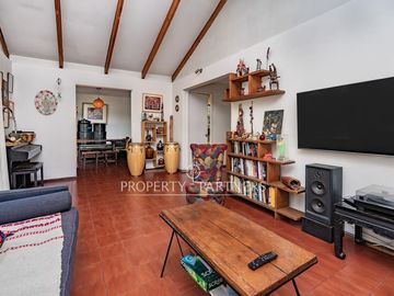 Venta de Casa de un piso en condominio con seguridad 24/7 y amplio terreno, Peñalolén