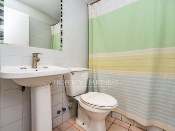 Venta de Casa de un piso en condominio con seguridad 24/7 y amplio terreno, Peñalolén