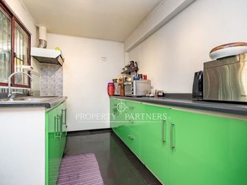 Venta de Casa de un piso en condominio con seguridad 24/7 y amplio terreno, Peñalolén