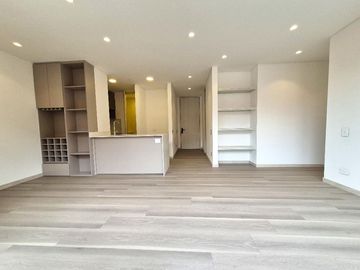 Apartamento en venta de 2 habitaciones con balcón en Bogotá, Antiguo Country.
