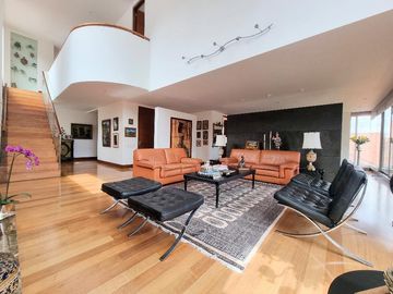 Apartamento en venta de 4 habitaciones con terraza en Bogotá, Virrey.
