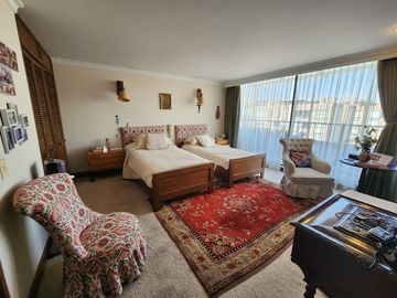 Apartamento en venta de 3 habitaciones con terraza en Bogotá, Santa Bárbara.