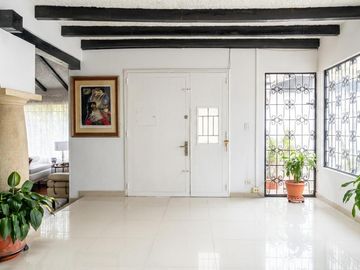 Casa en venta de 4 habitaciones con jardín en Bogotá, Nueva Autopista.