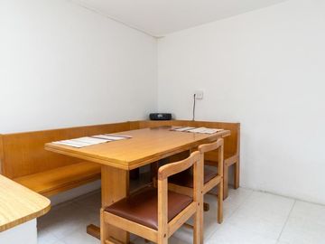 Casa en venta de 4 habitaciones con jardín en Bogotá, Nueva Autopista.