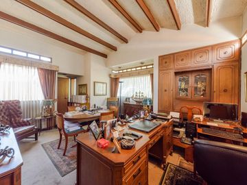 Casa en venta de 5 habitaciones con jardín en Bogotá, Malibú.