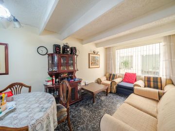 Casa en venta de 5 habitaciones en Bogotá, Los Angeles.