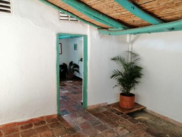 Casa en venta de 6 habitaciones con jardín en Barichara, El Mirador.