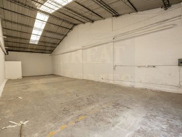 Bodega/Local  en renta en San Pedro de los Pinos en condominio