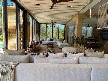 Venta de Villa con Campo de Golf en Playa del Carmen, Quintana Roo.