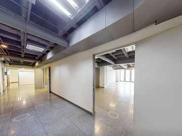 Oficina 968m2 acondicionada con terraza area abierta y privados en el Sur