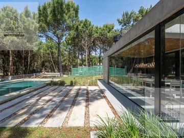 Casa en  Venta, BARRIO COSTA ESMERALDA, GOLF, LOTE AL 300