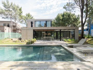 Casa en  Venta, BARRIO COSTA ESMERALDA, GOLF, LOTE AL 300