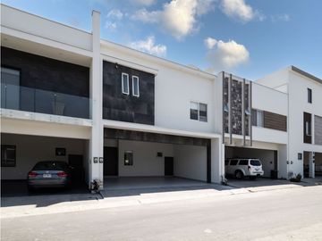 Casa en Renta Thessalia atras del  Christus Muguerza sur  Monterrey