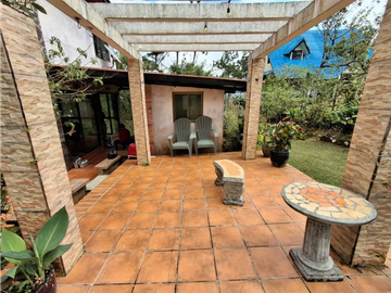 Se vende hermosa casa en Altos de Cerro Azul