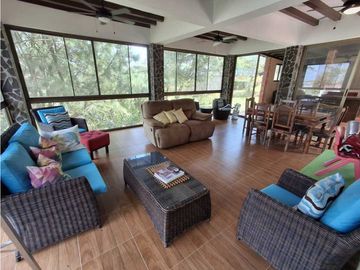 Se vende hermosa casa en Altos de Cerro Azul