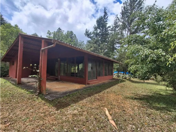 Se vende lote con casita en Altos de Cerro Azul