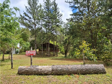 Se vende lote con casita en Altos de Cerro Azul