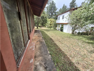 Se vende lote con casita en Altos de Cerro Azul