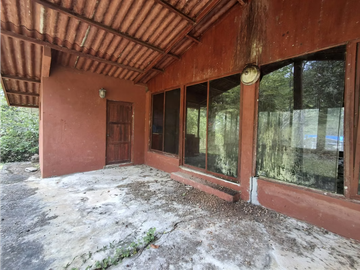 Se vende lote con casita en Altos de Cerro Azul