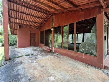 Se vende lote con casita en Altos de Cerro Azul