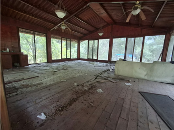 Se vende lote con casita en Altos de Cerro Azul