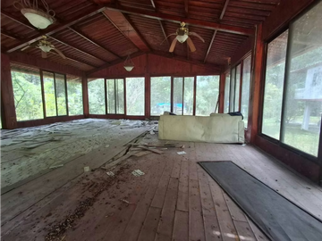 Se vende lote con casita en Altos de Cerro Azul