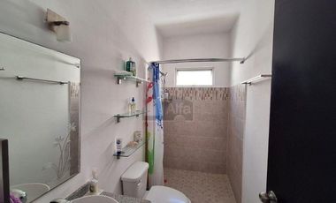 Casa en venta. En condominio en Puerto Morelos con 4 recmaras y 3 baños