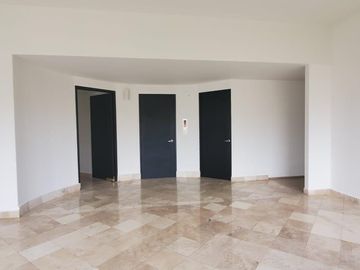 Departamento en  Lomas Country Club (adentro)